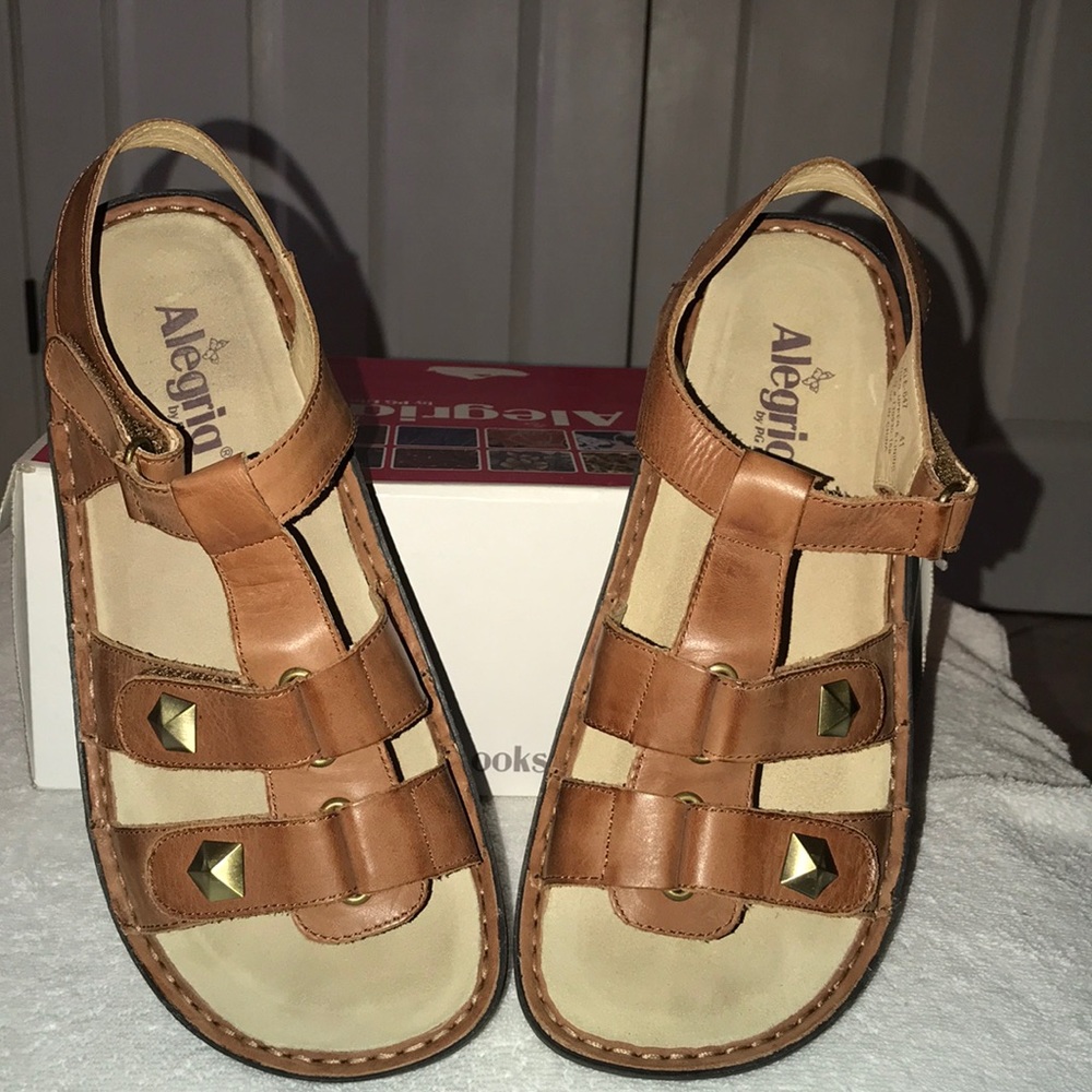 Algeria Like New  Kleo sandals